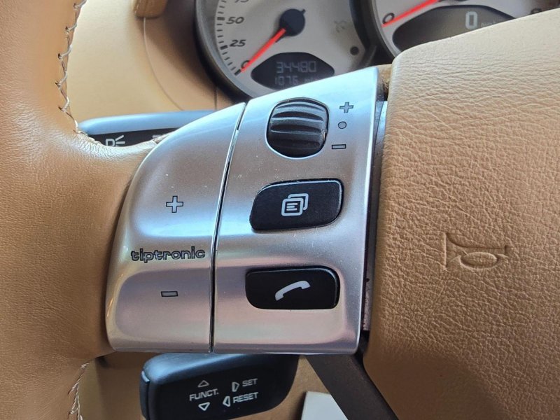 PORSCHE CAYMAN