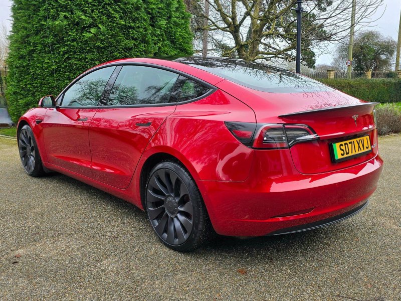 TESLA MODEL 3