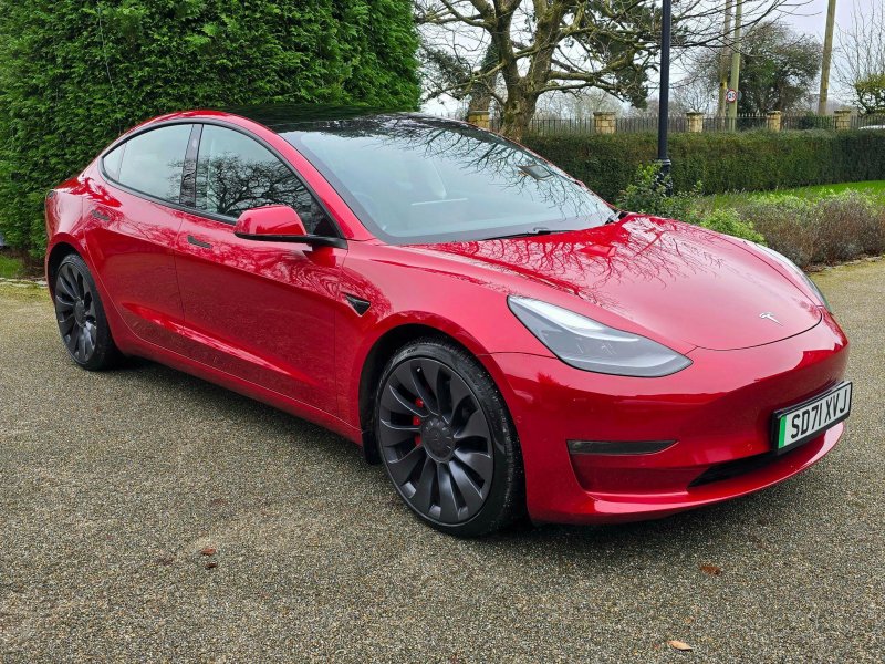 TESLA MODEL 3