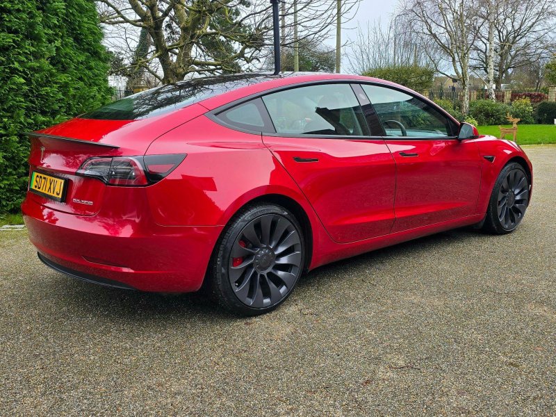 TESLA MODEL 3