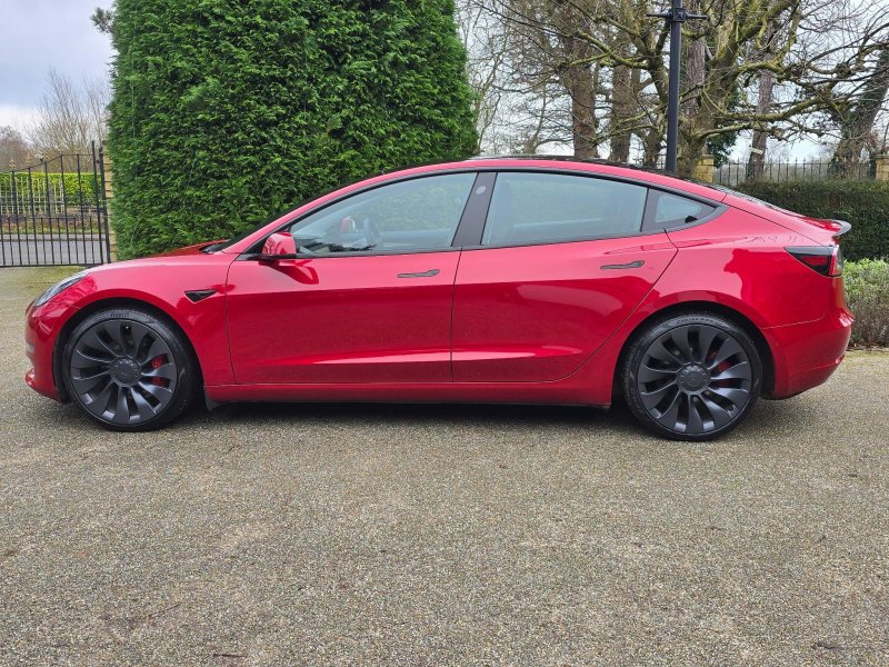 TESLA MODEL 3