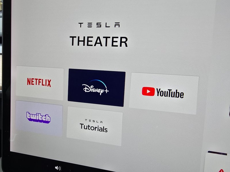 TESLA MODEL 3