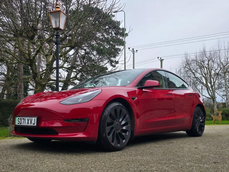 TESLA MODEL 3