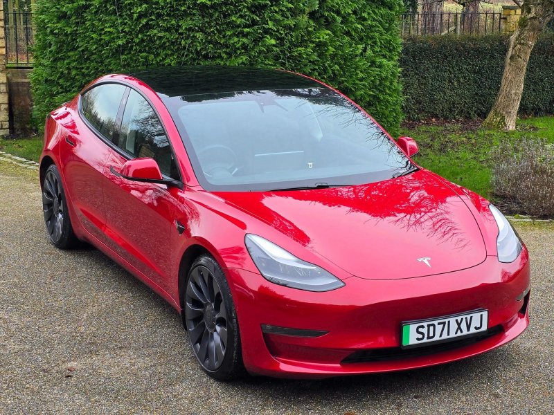TESLA MODEL 3