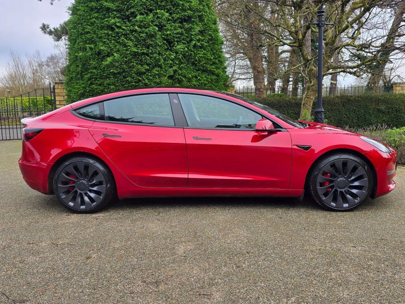 TESLA MODEL 3