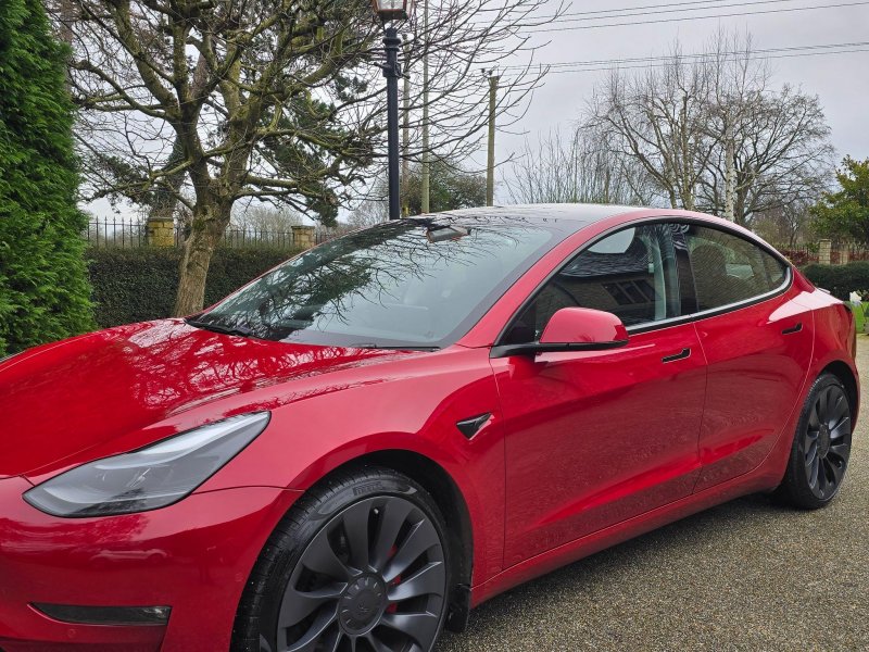 TESLA MODEL 3
