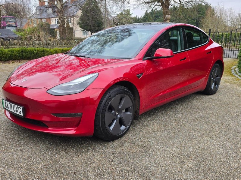 TESLA MODEL 3