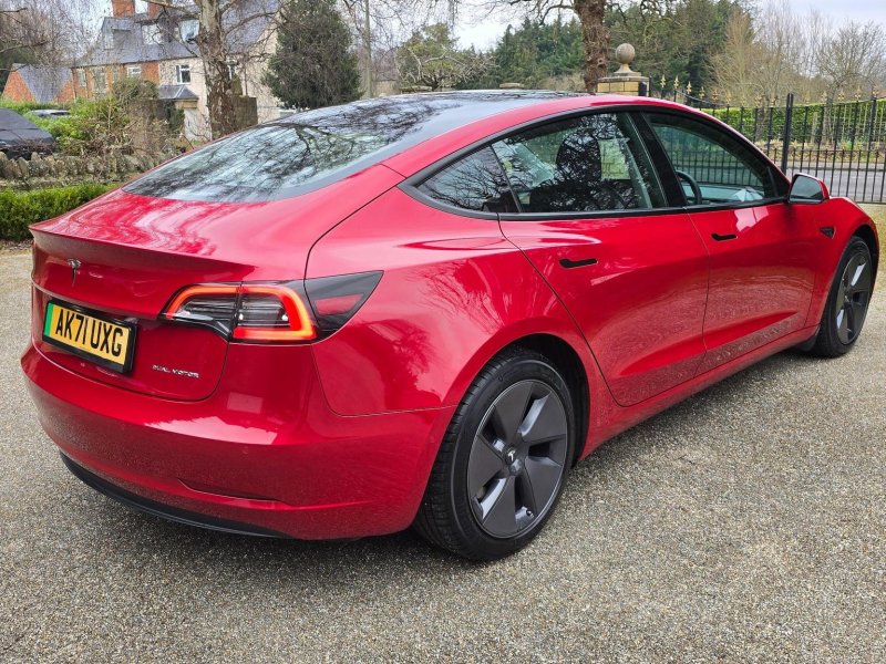 TESLA MODEL 3