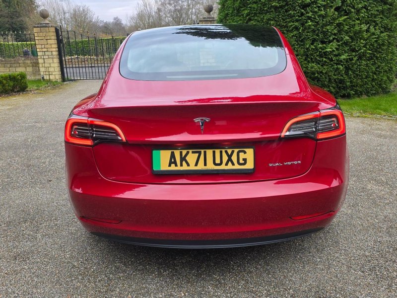 TESLA MODEL 3