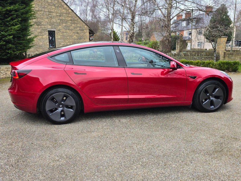 TESLA MODEL 3