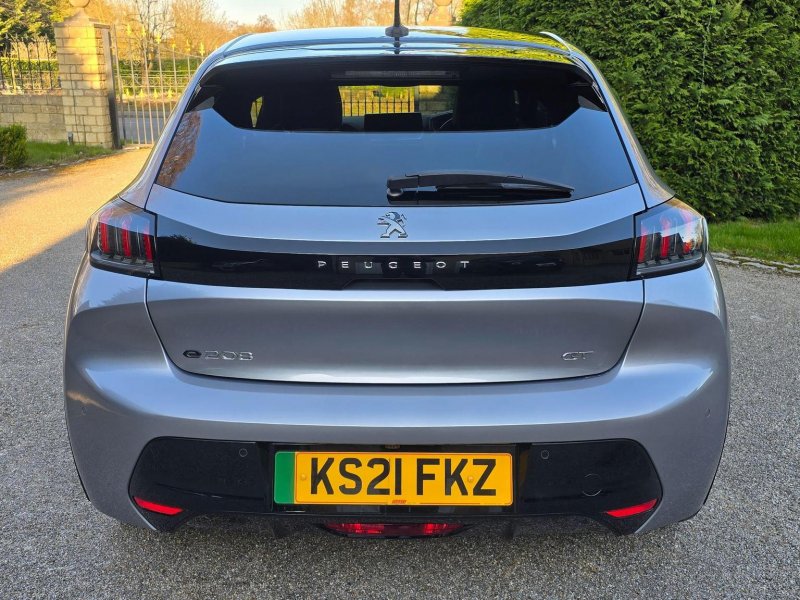 PEUGEOT E-208