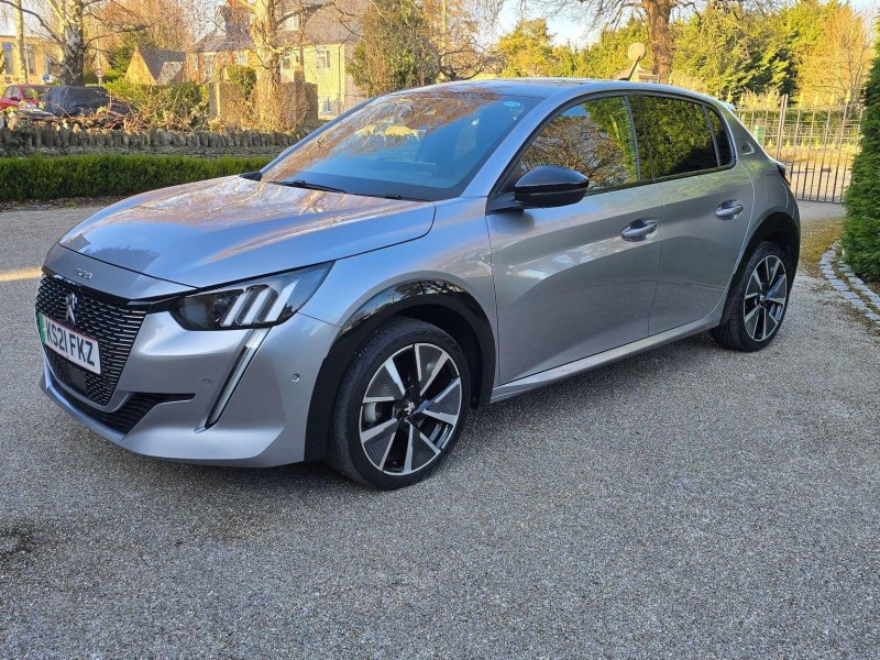 PEUGEOT E-208