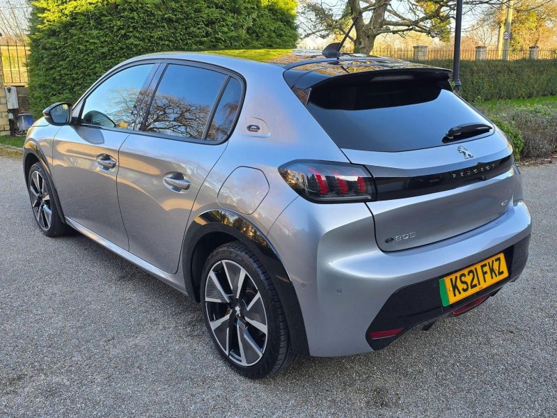 PEUGEOT E-208