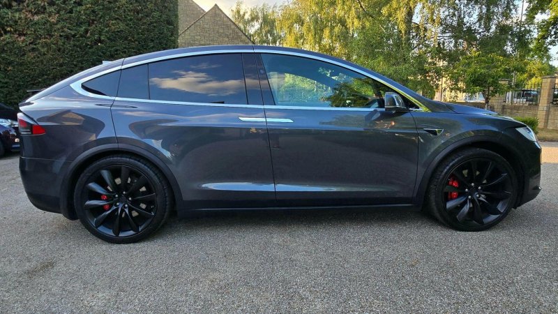 TESLA MODEL X