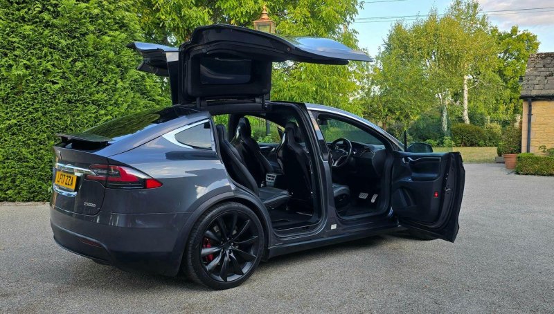 TESLA MODEL X