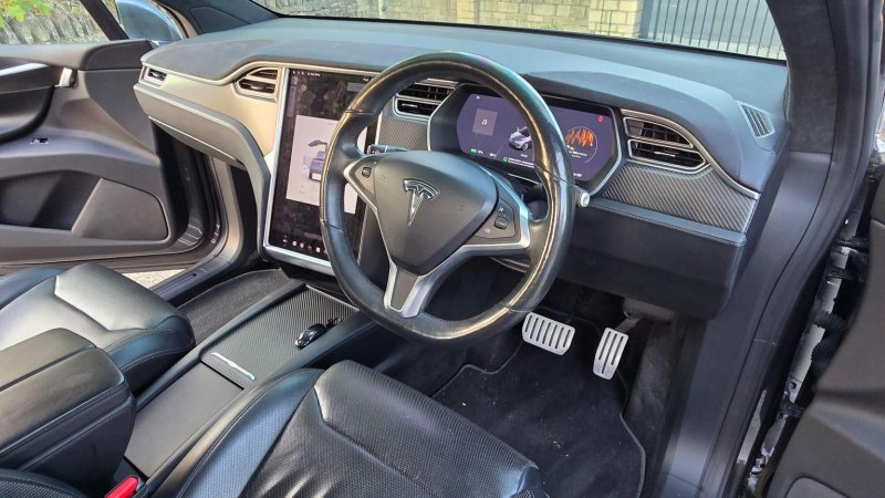 TESLA MODEL X
