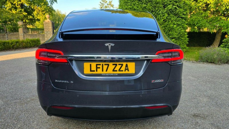 TESLA MODEL X