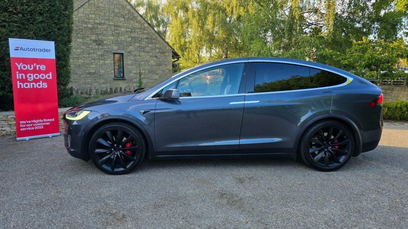 TESLA MODEL X