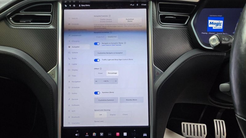 TESLA MODEL X