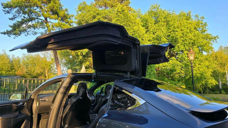 TESLA MODEL X
