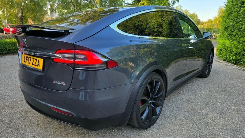 TESLA MODEL X