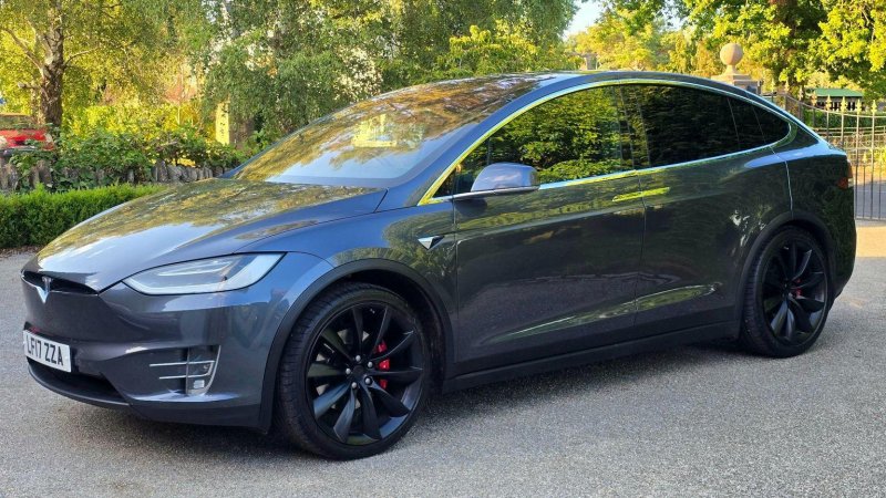 TESLA MODEL X