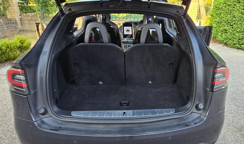 TESLA MODEL X