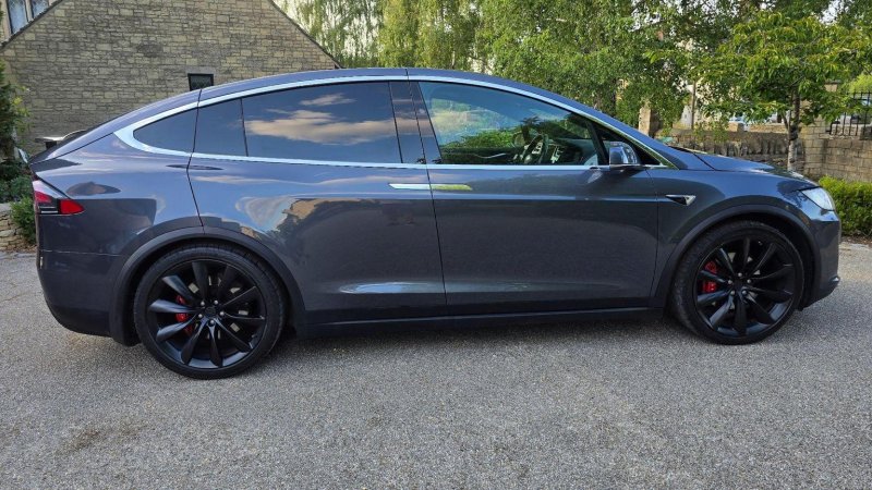 TESLA MODEL X