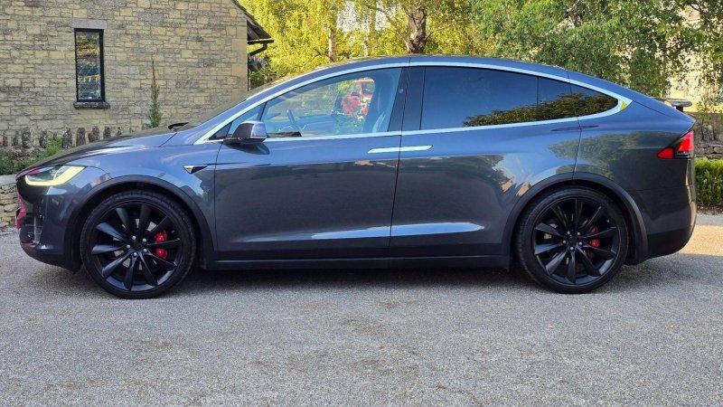 TESLA MODEL X