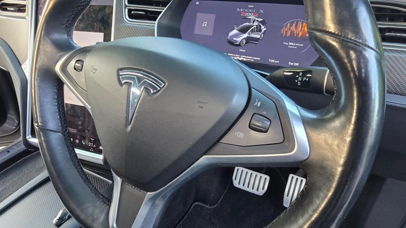 TESLA MODEL X