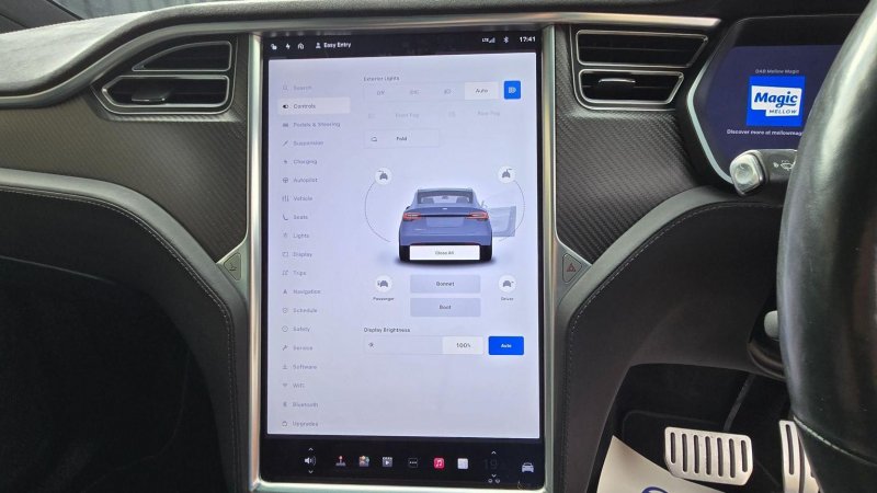 TESLA MODEL X