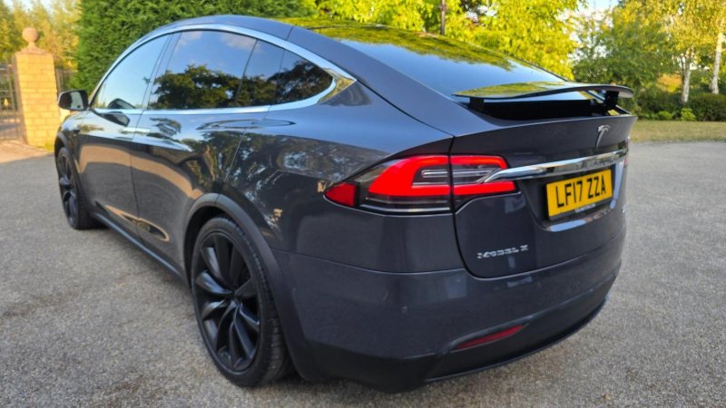 TESLA MODEL X