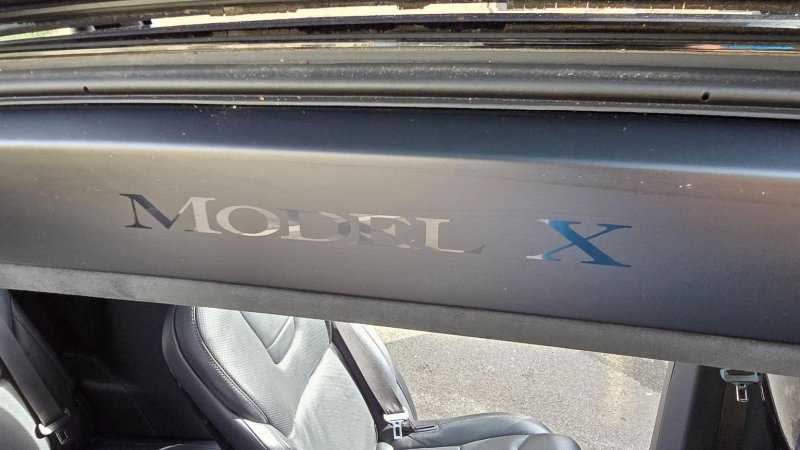 TESLA MODEL X