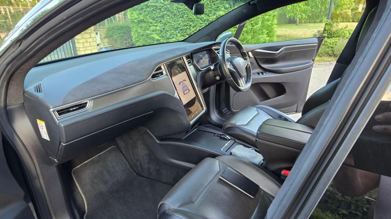 TESLA MODEL X