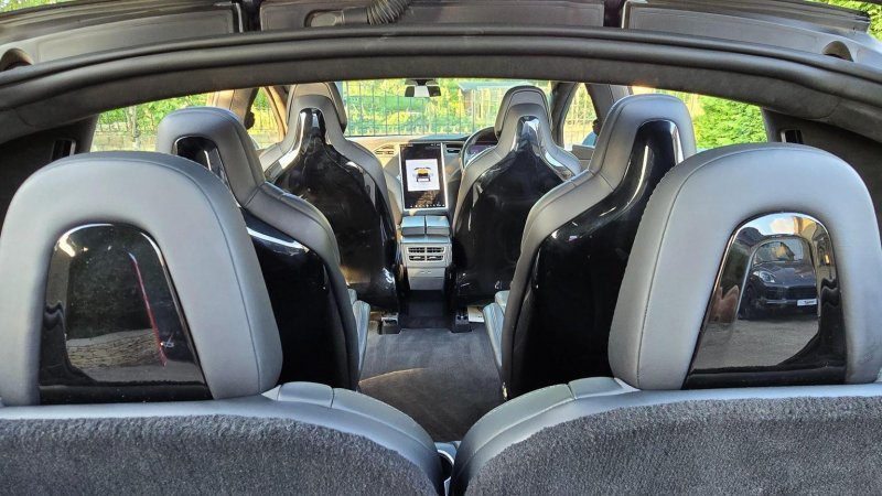 TESLA MODEL X