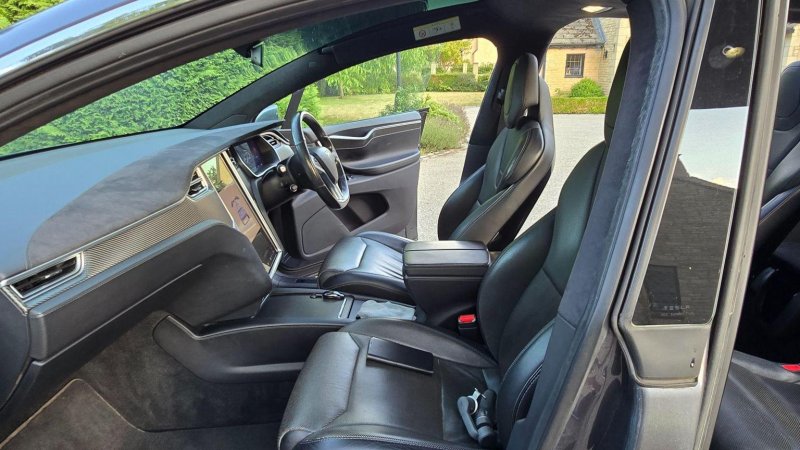 TESLA MODEL X
